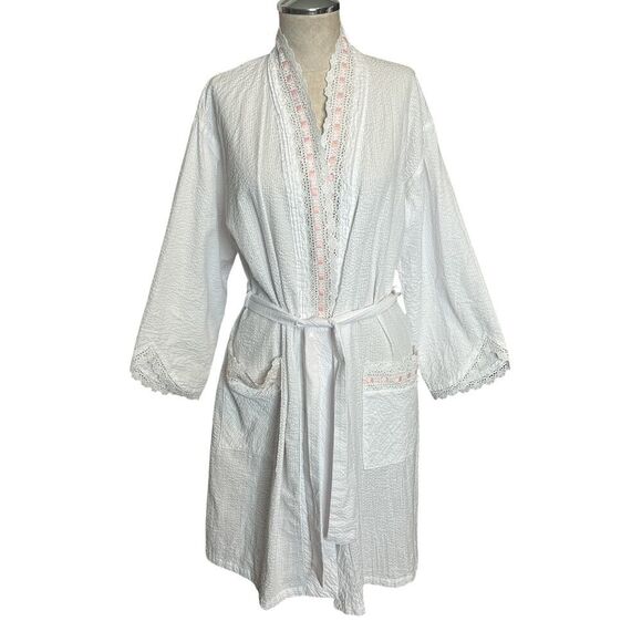 Eileen West Robe S/M White Seersucker Pink RibbonEyelet Lace Cottage Core Lounge - Picture 1 of 6
